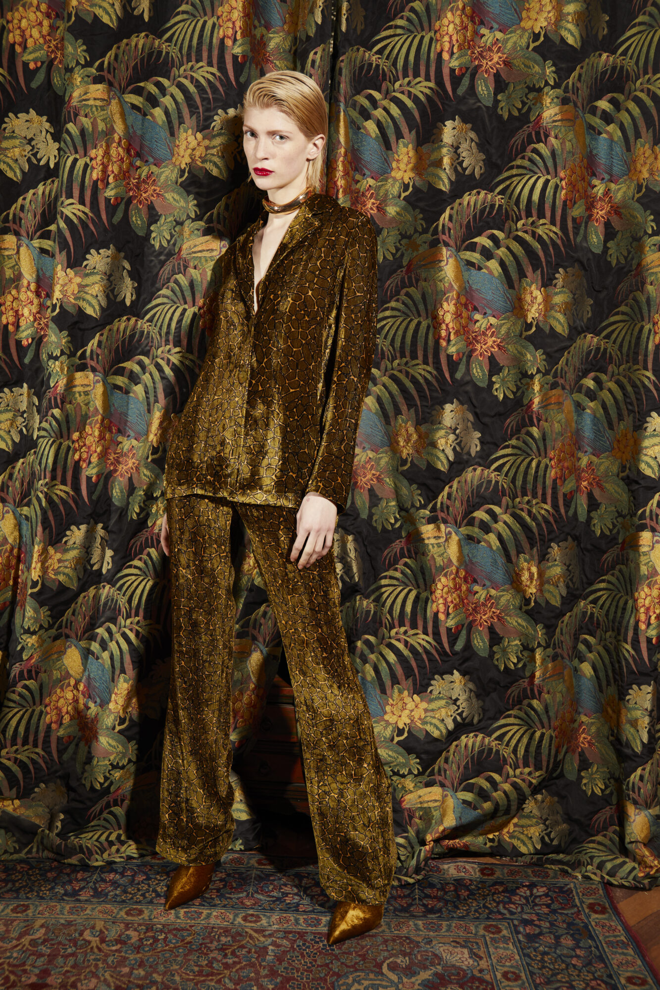 JACKET Trencat Velvet 57; TROUSERS Trencat Velvet 32