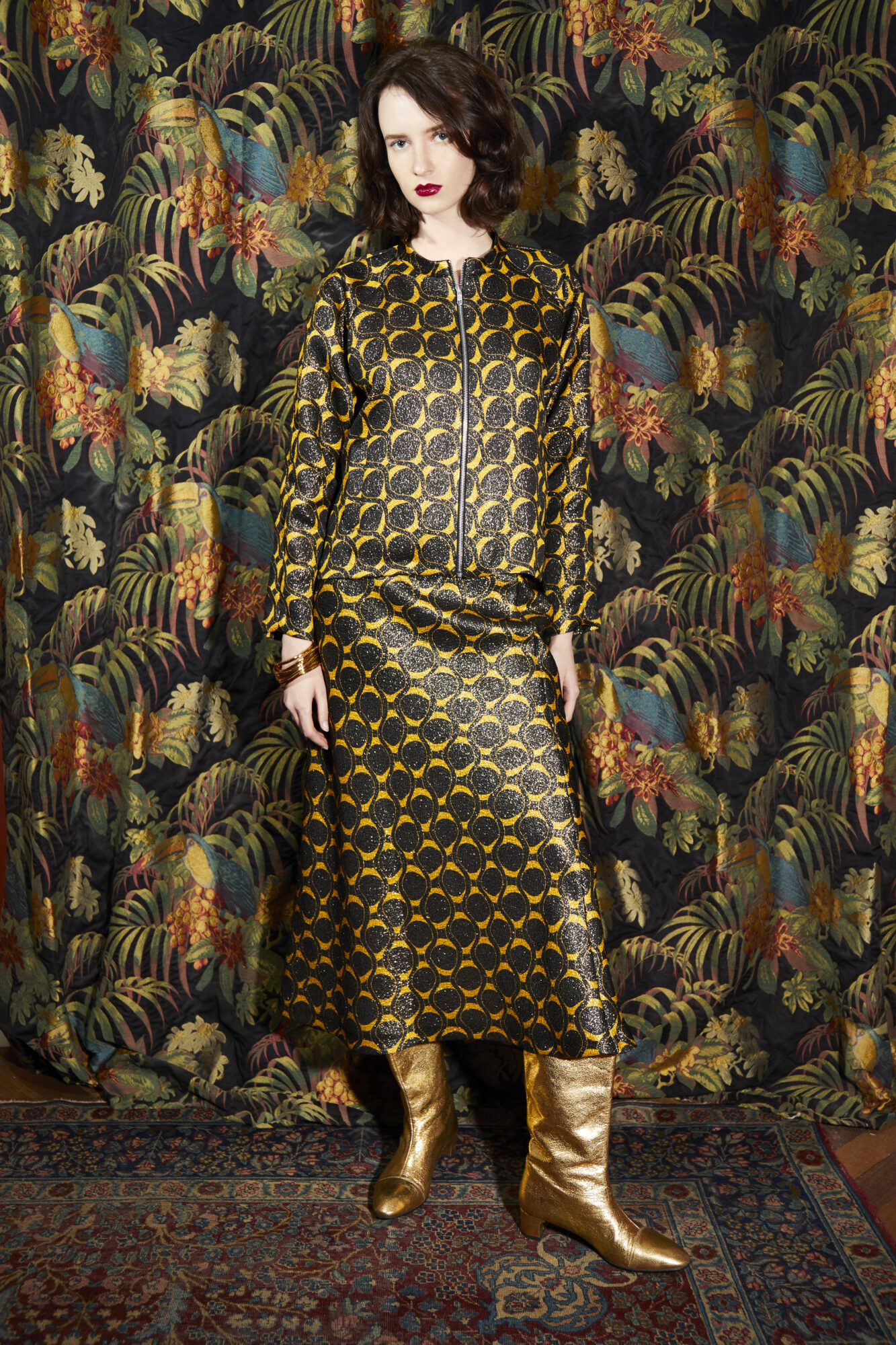 JACKET Ullal Cloqué 1214; SKIRT Ullal Cloqué 11