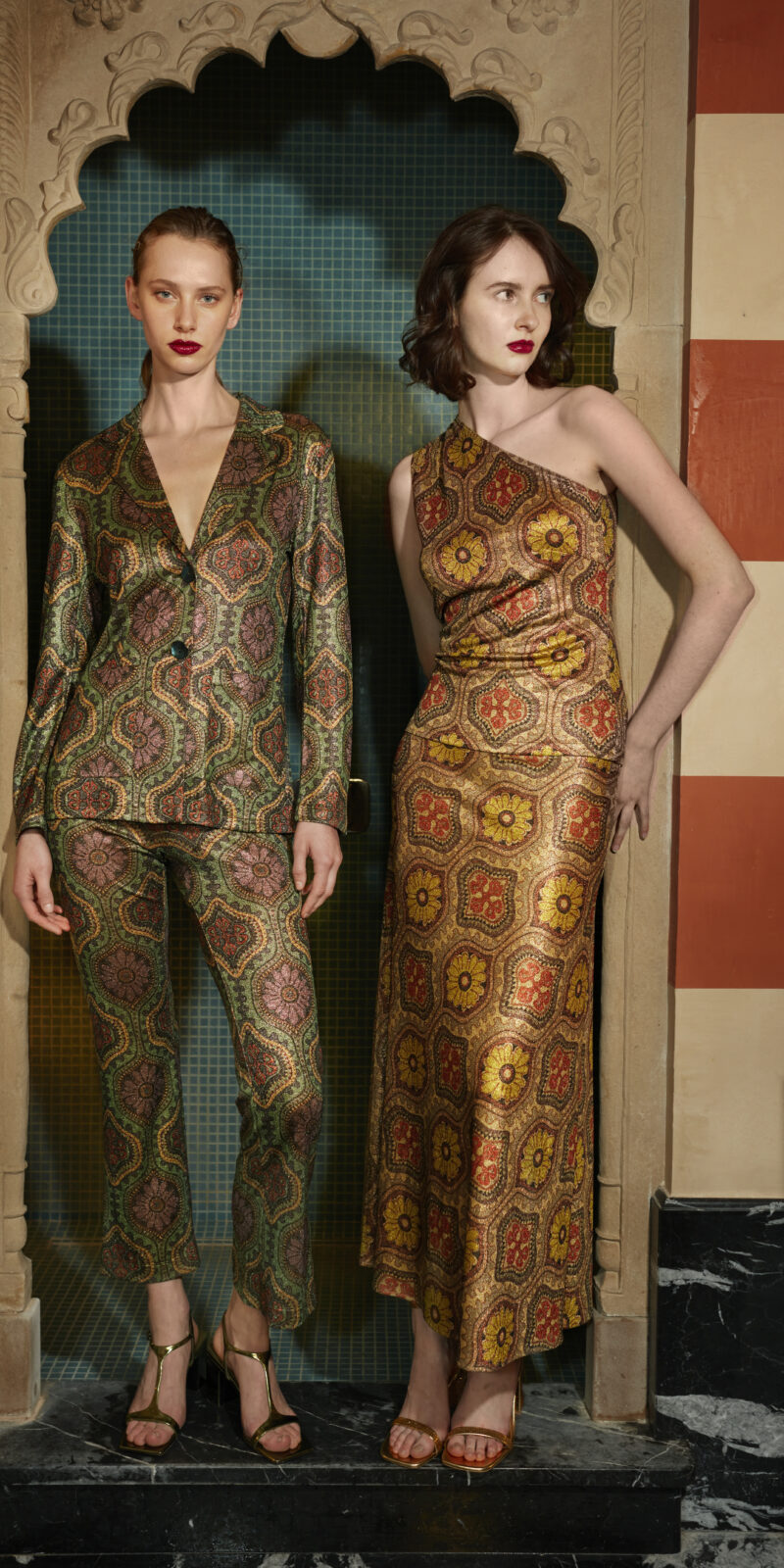 JACKET Ullal Cr. 1202; DRESS Ullal Cr. 1224